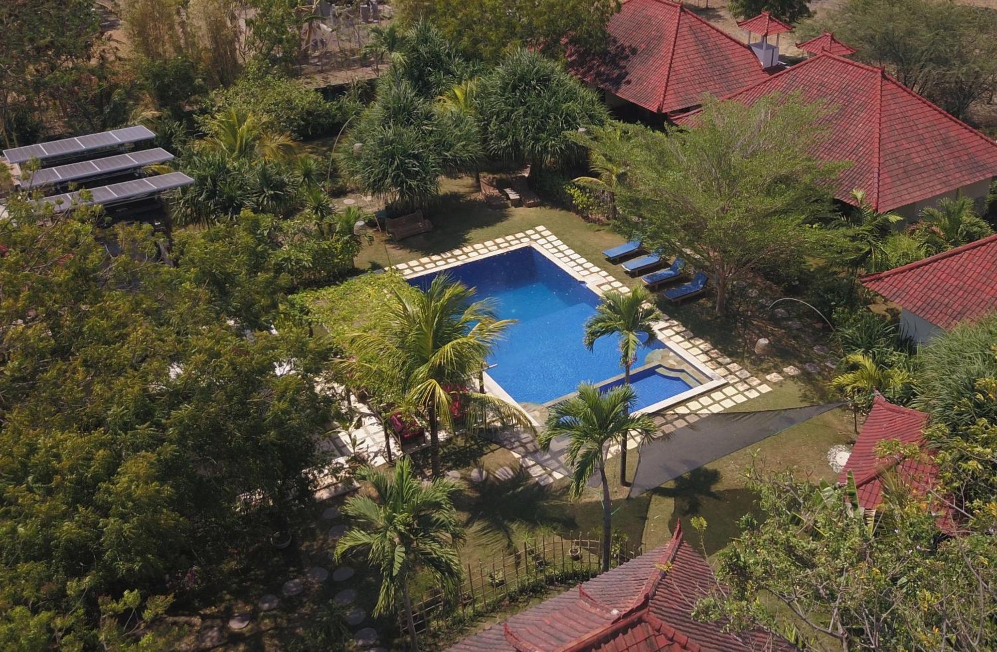 Hotel Batu Ampar Menjangan Banyuwedang Esterno foto